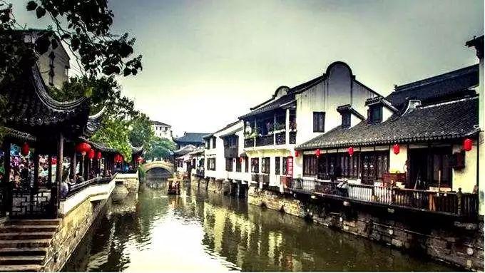 儿子在奶茶店抽烟，玩游戏，我打儿子，不小心把人家凳子，和座子砸坏，派出所怎么处理？游戏画面