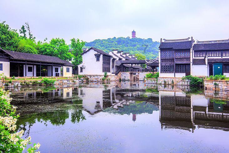 敦煌夜市沙州楼迎来客流“小高峰”